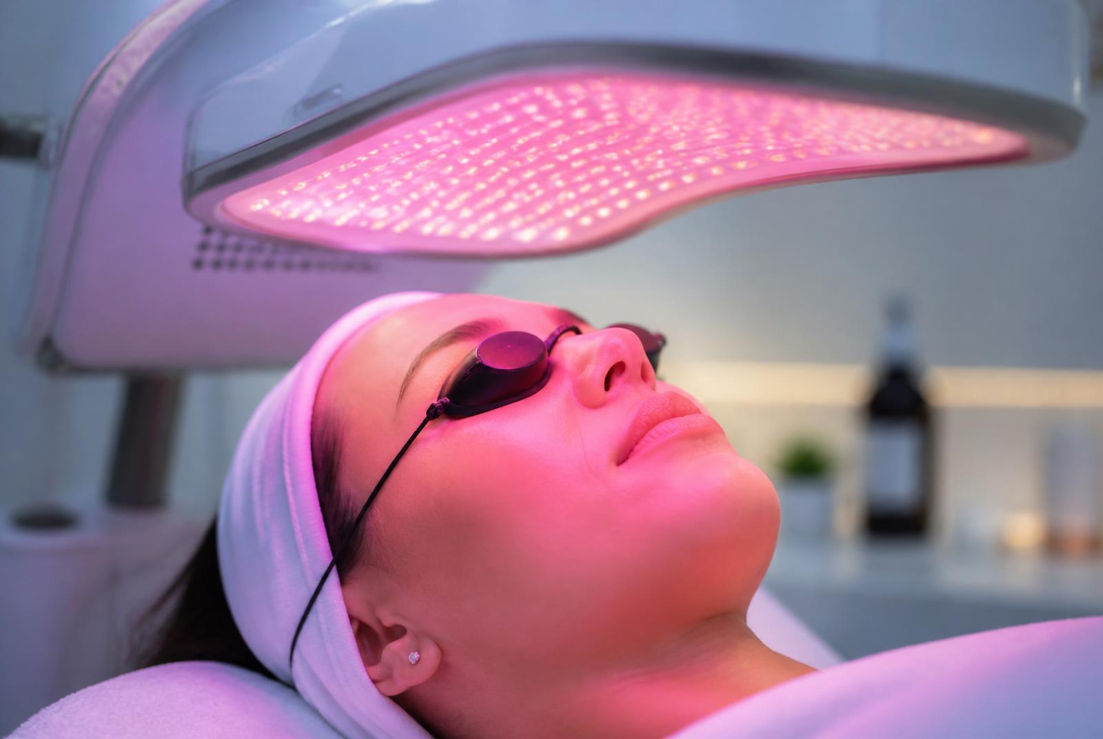 LED light therapy treatment being performed at a Glo30 studio